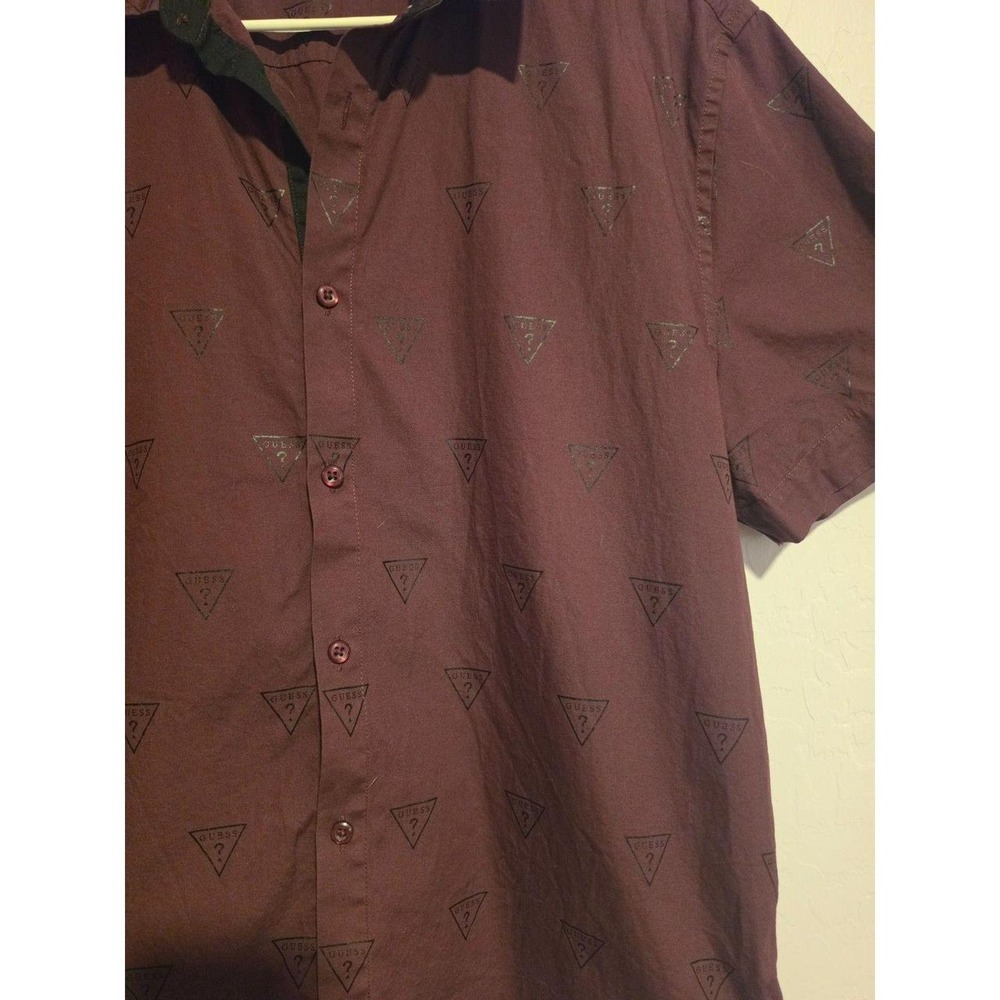 GUESS Men's Short Sleeve Button-Up Shirt Burgundy Allover Logo Print Size L - Picture 3 of 5